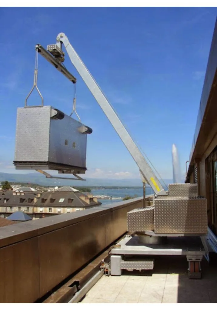 Roof Rail-Mounted Compact BMU with Telescopic Jib Arm